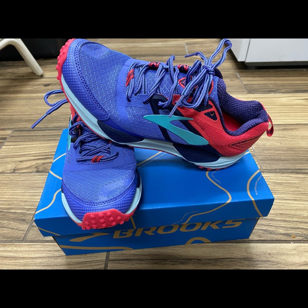 Women’s Brooks Cascadia 12 size 8